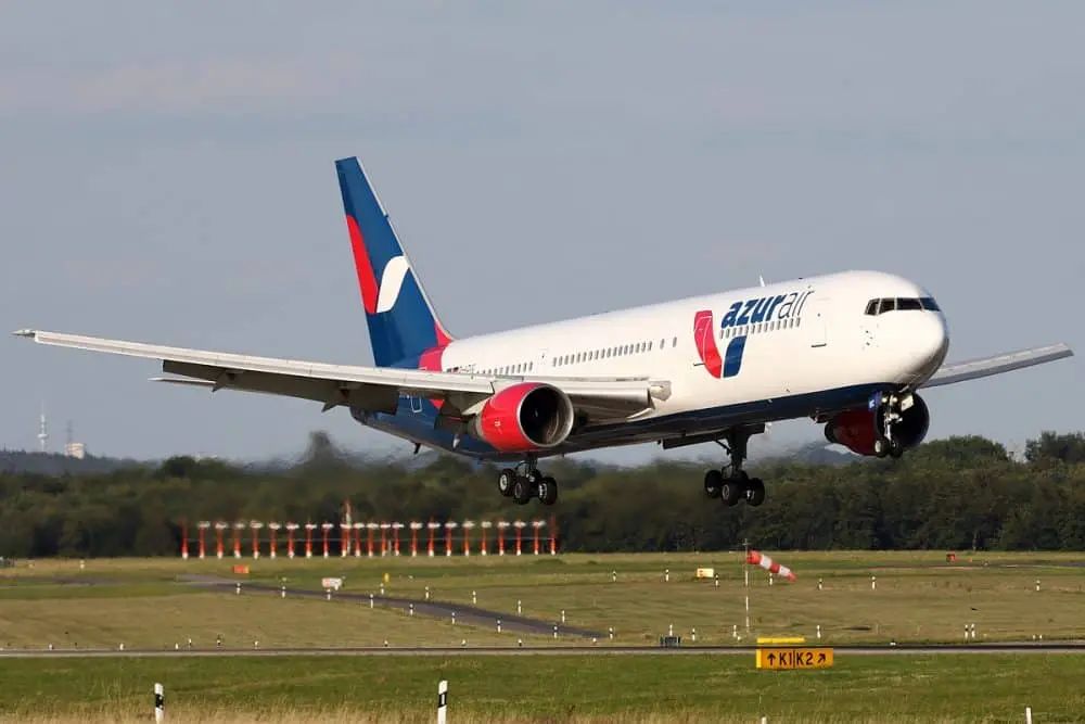Azur Air: Особенности и услуги авиакомпании
