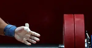 Международная федерация тяжелой атлетики разрешила спортсменам из РФ и Беларуси выступать с флагом и гимном